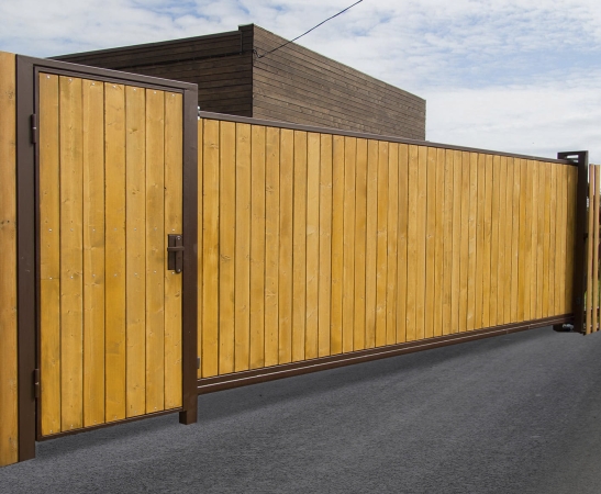 Деревянные ворота в Чегеме