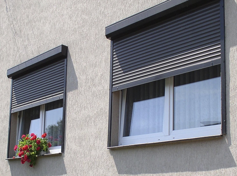 На окна в Чегеме